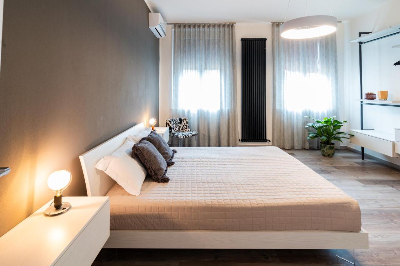 Sacrati 39 Apartment Ferrara Bagian luar foto