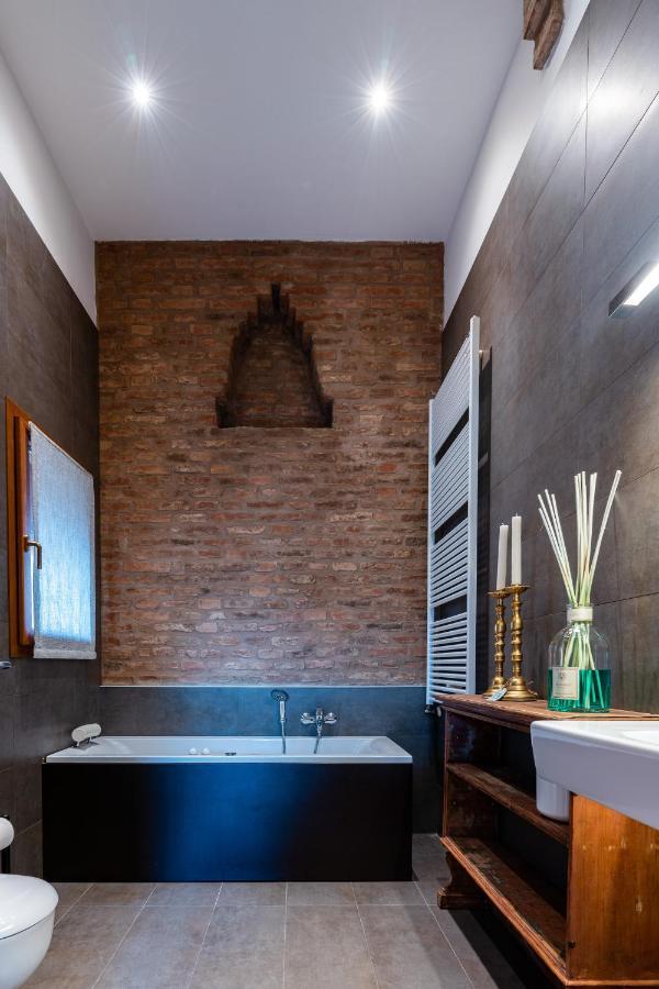 Sacrati 39 Apartment Ferrara Bagian luar foto